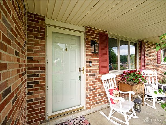 4th image of 701 Robindale Dr