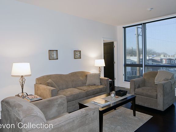 4th image of 6354 N Lakewood Ave