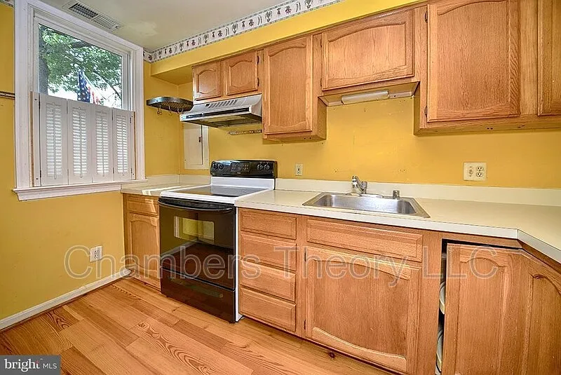 2 bed, 1.5 bath, 878 sqft, $3,700 — Photo 3