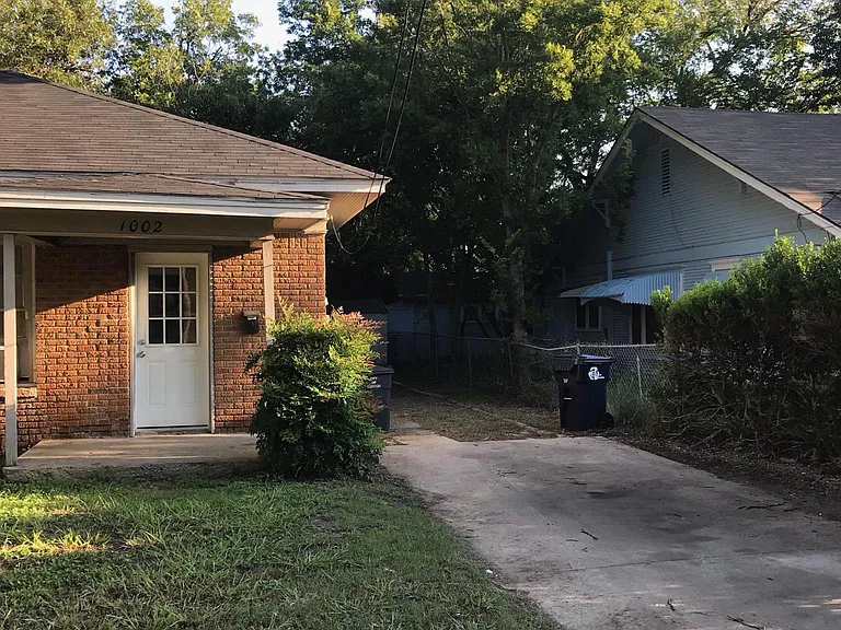 1002 Panhandle St — Photo 1