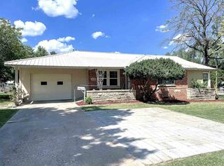 1925 E Hartford Ave, Ponca City, OK 74604