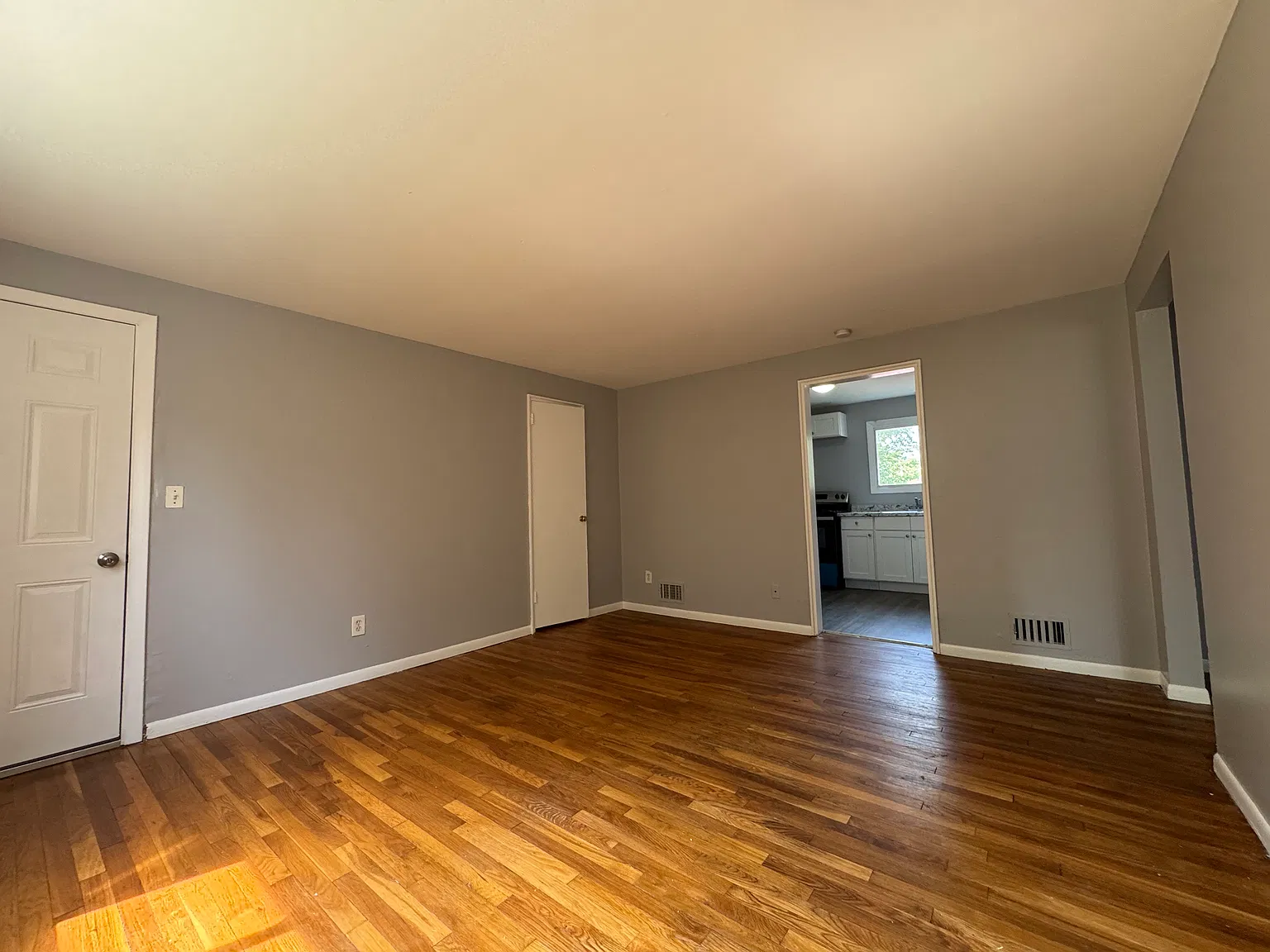 2 bed, 1100 sqft, $1,595 — Photo 1