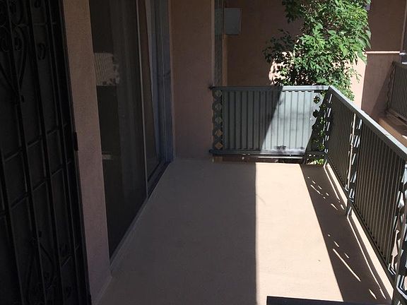 ENTRY PATIO