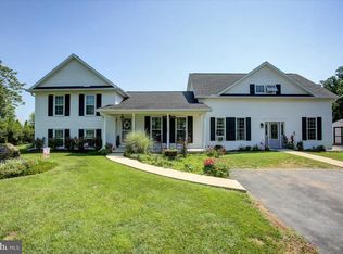 1163 Kings Ct, Greencastle, PA 17225
