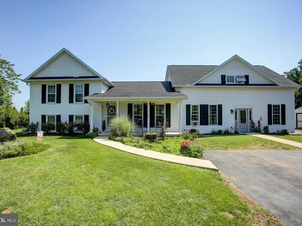 1163 Kings Ct, Greencastle, PA 17225