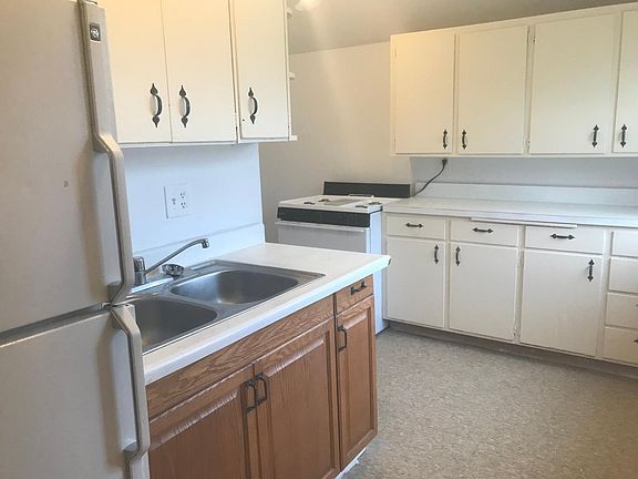 4th image of 2128 Latham St