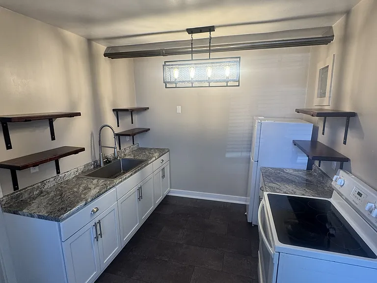 Devonshire Apartments — Photo 25