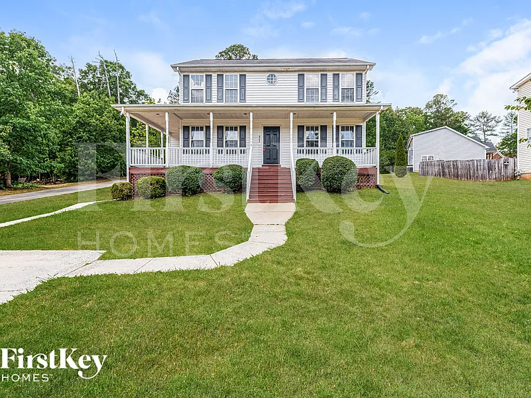 809 Hounds Chase Dr — Photo 1