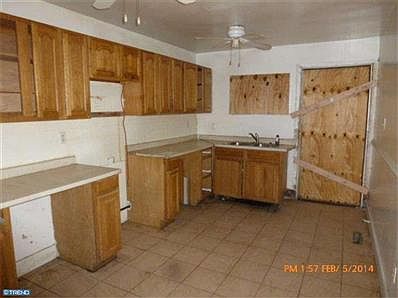 4th image of 821 Bennett St