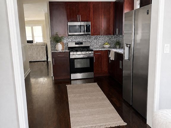 5th image of 10529 S Perry Ave