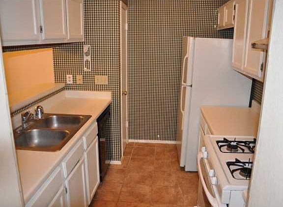 5th image of 605 Greenlawn Blvd