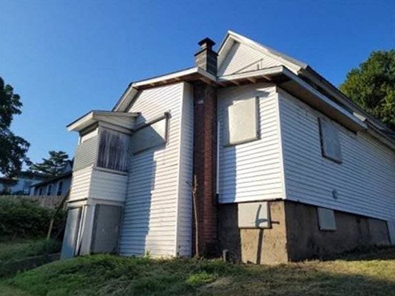 5th image of 377 Main St