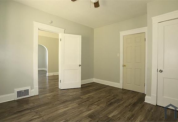 2nd image of 8518 Rosewood Ave #Up