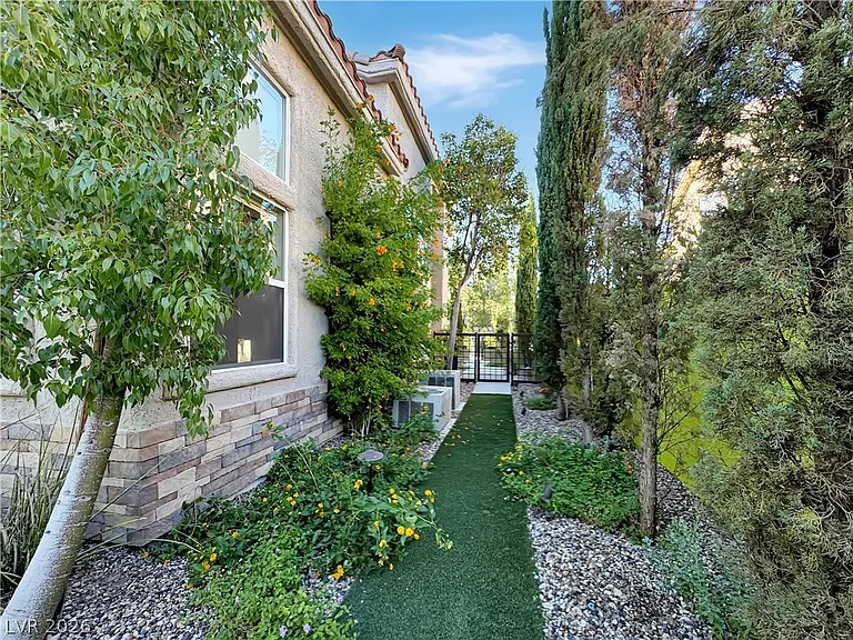 1352 Fox Acres Dr — Photo 36
