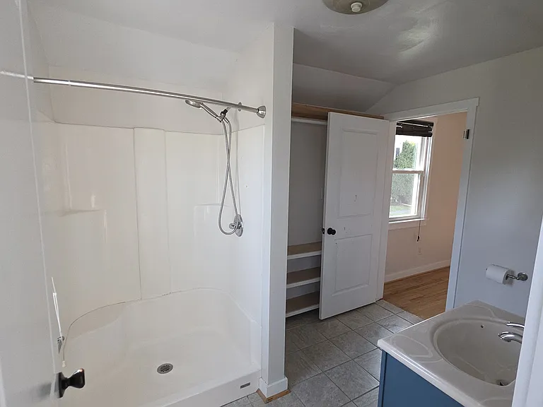 304 N River Rd — Photo 24