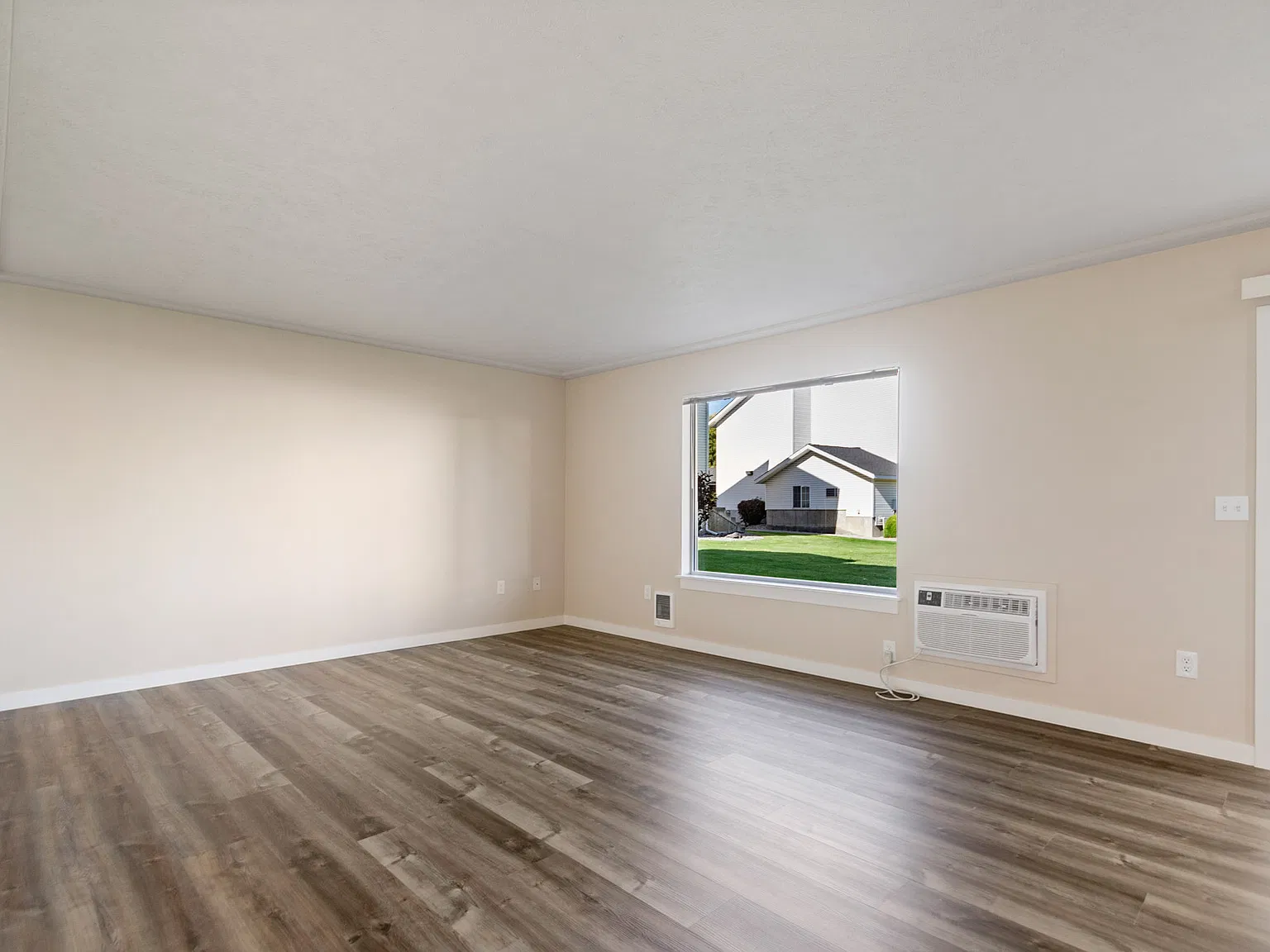 2 bed, 1090 sqft, $1,475 — Photo 1