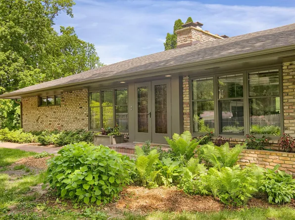 3465 Deephaven Ave, Deephaven, MN 55391