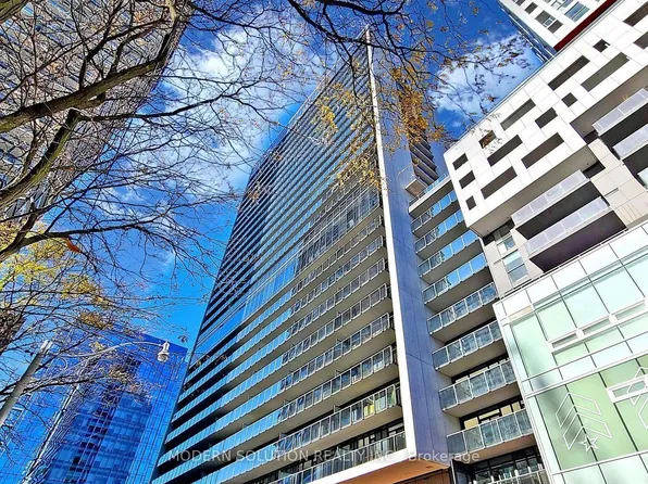 330 Richmond St W, Toronto, ON