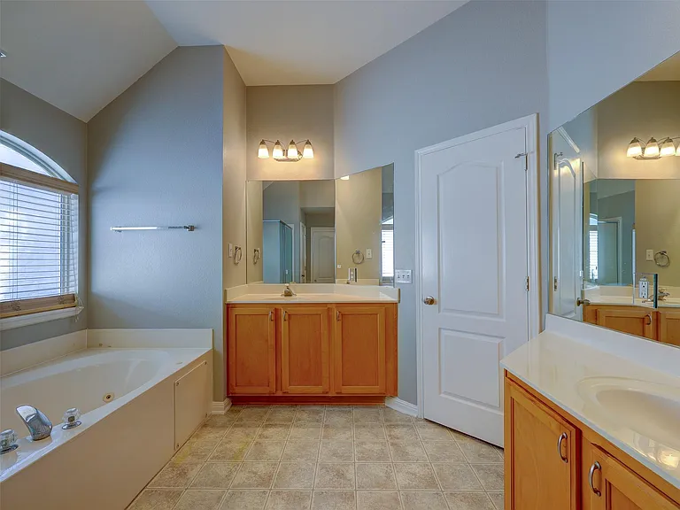 1554 Homewood Cir — Photo 33