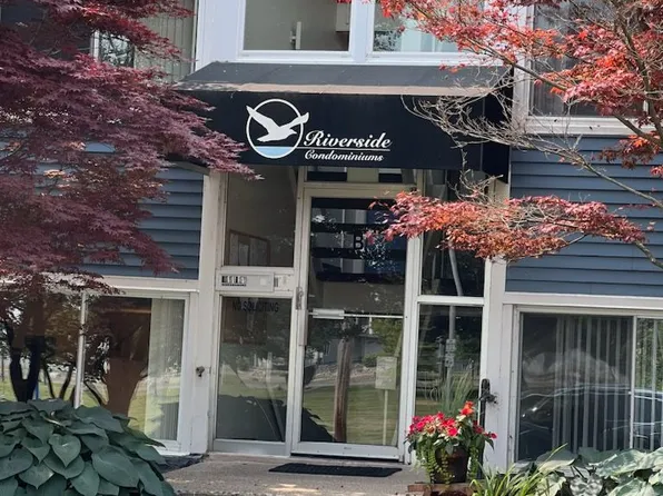 2419 Riverside Dr APT 105, Trenton, MI 48183