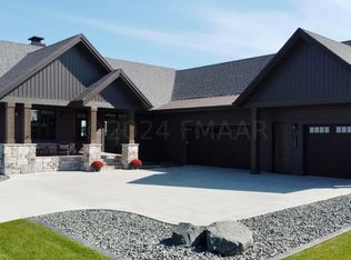 135 Westview Ln, Oxbow, ND 58047