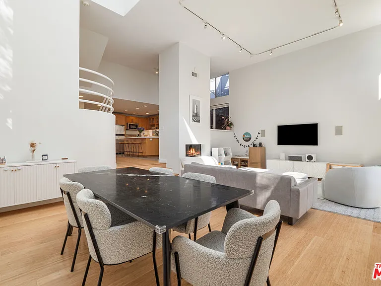 11925 Goshen Ave #4 — Photo 3