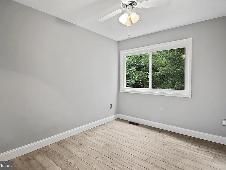 511 Avondale Dr — Photo 45