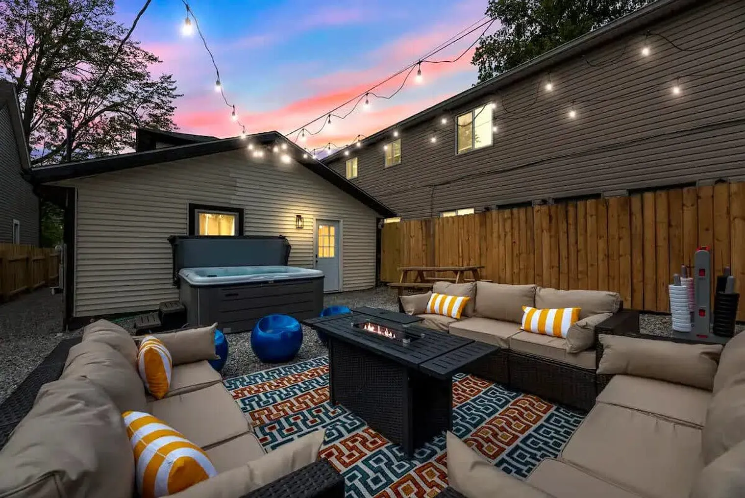 4 bed, 4.0 bath, 1593 sqft, $5,408 — Photo 3