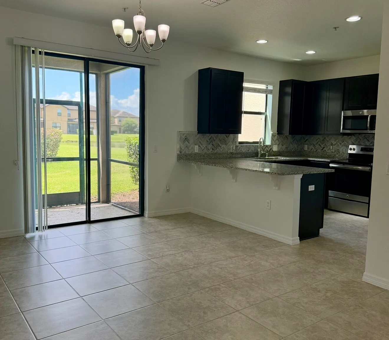 2259 Seven Oaks Dr — Photo 2