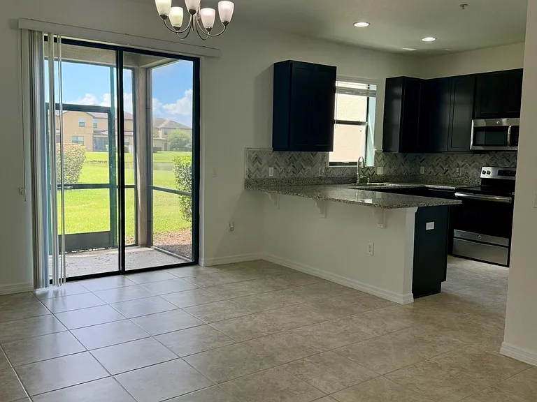 2259 Seven Oaks Dr — Photo 2