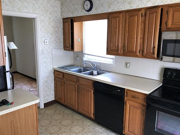 2nd image of 2135 Suncrest Cir