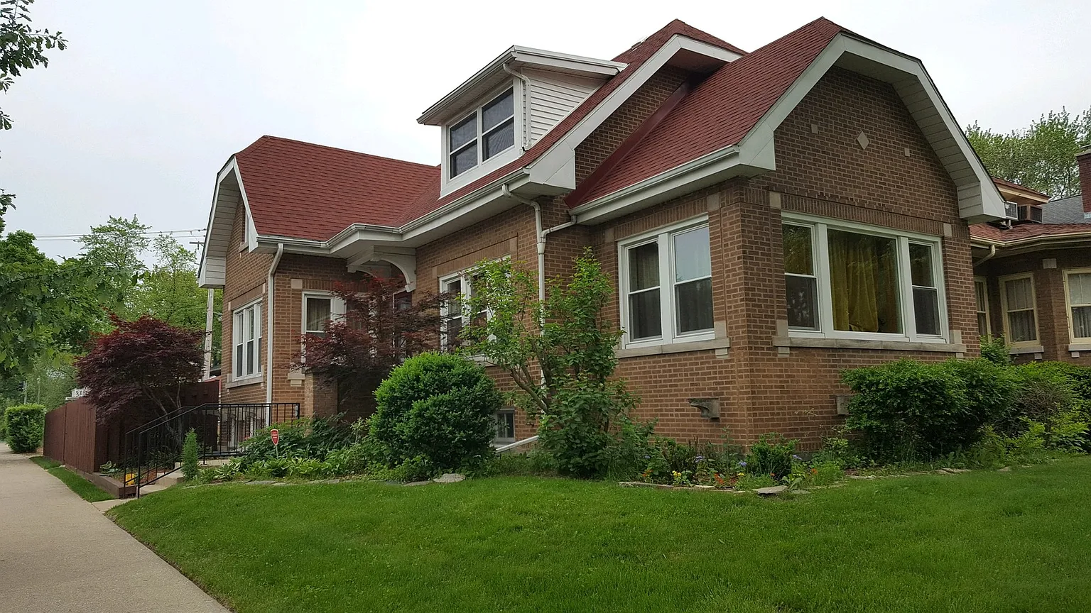 825 Division St photo 1