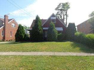 6237 Chestnut Hills Dr, Parma, OH 44129