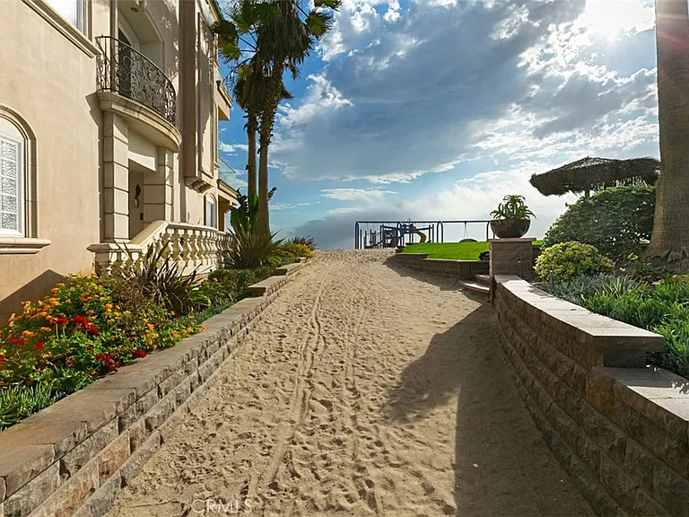 25 Surfside Ave #A — Photo 35