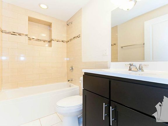 3rd image of 851 W Cornelia Ave #878401
