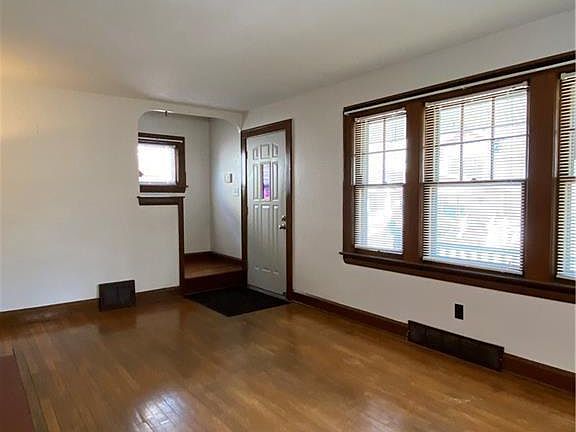 4th image of 3384 W 91st St