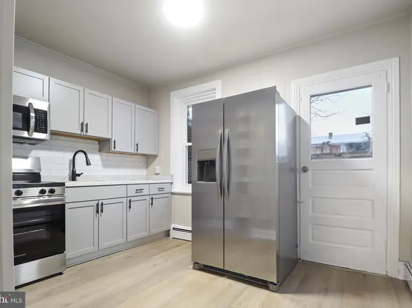 77 7th St, Salem, NJ 08079