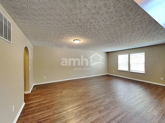 5th image of 5609 Nutmeg Pl