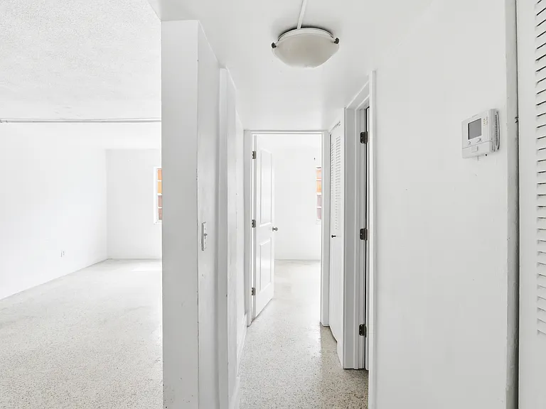 405 W 11th St #5 — Photo 10