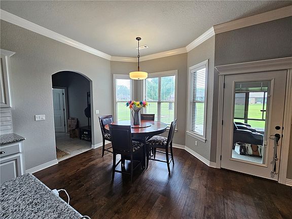 4th image of 140 Dogwood Dr