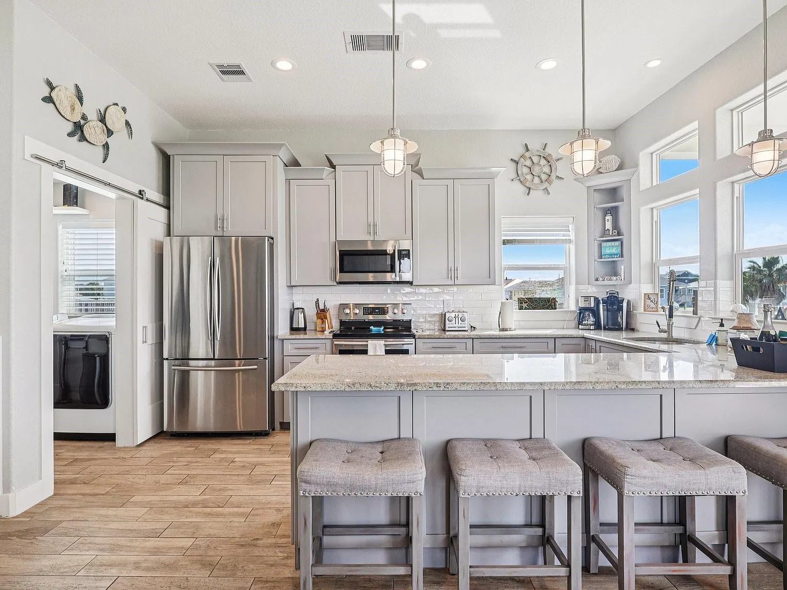3 bed, 3.5 bath, 1708 sqft, $3,500 — Photo 3