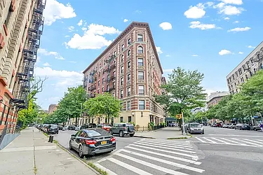 Rented by R New York