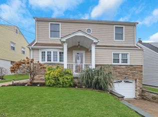 25 Veterans Pl, North Arlington Boro, NJ 07031