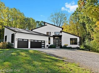 3475 W Buno Rd, Milford, MI 48380