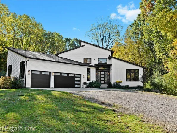 3475 W Buno Rd, Milford, MI 48380