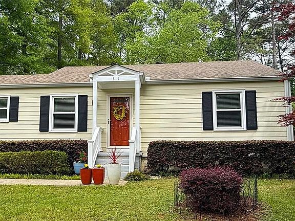 4th image of 811 Scott Cir