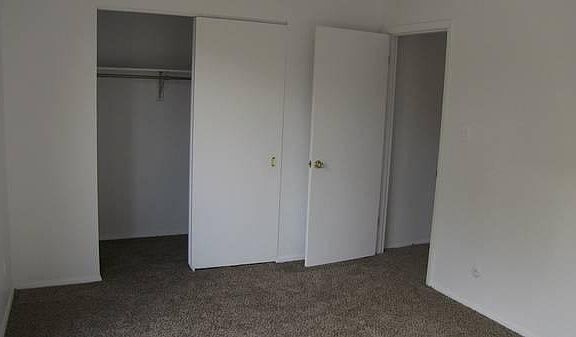3rd image of 4816 Whyem Dr #A4