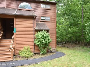 137 English Ct, Bushkill, PA 18324