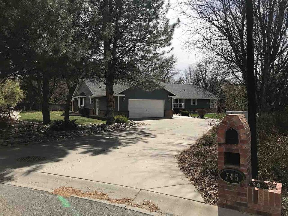 1st image of 745 W Wilshire Ct