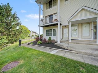 12 Amherst Ct, Hamburg Boro, NJ 07419